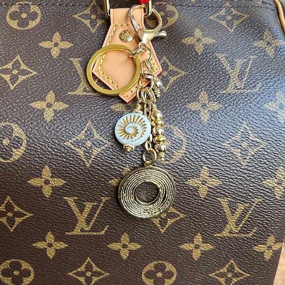 FLOATING RING PENDANT Bag Charm White, Gold Tone ⭕ - Picture 5 of 8